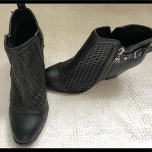 NWT Guess leather ankle boots